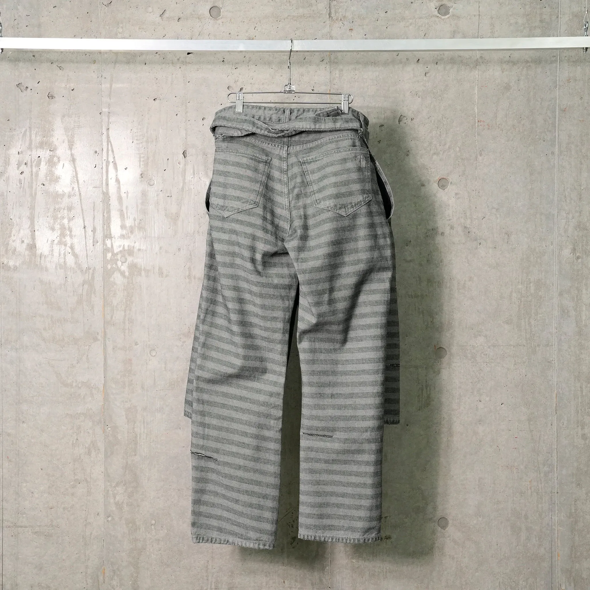 APRON STRIPED DENIM PANTS / FORREST