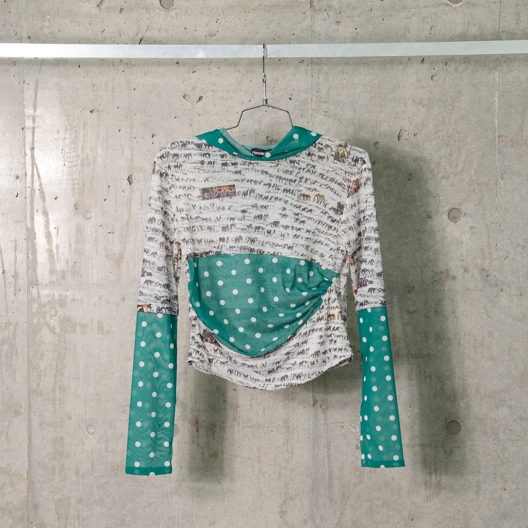 SLASH HOODED TOP / TASILI POLKA